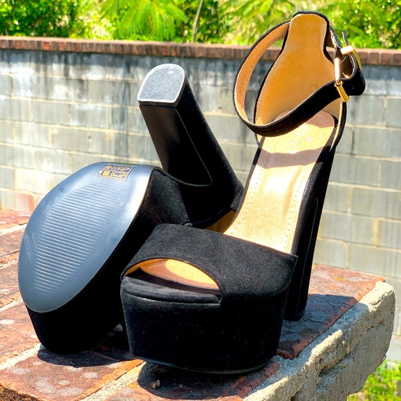 Black Platform Heel w/ Strap - Picture 2 of 3